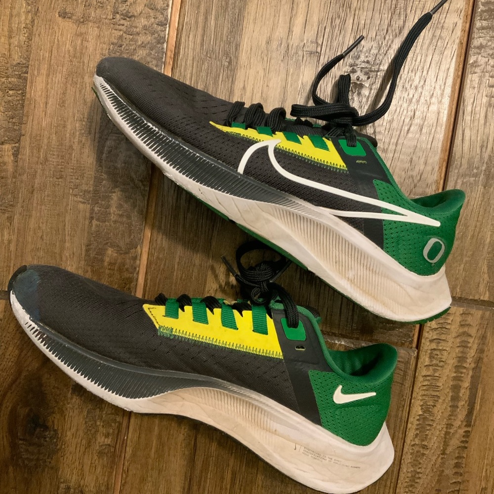 Nike Oregon Duck tennis shoes. Size 5.5